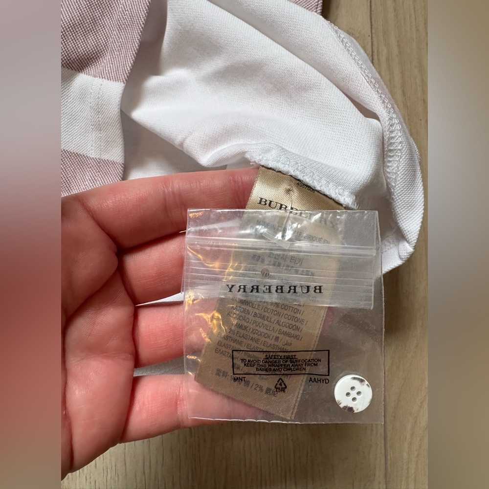 🔴BURBERRY⚪️🔥100% Authentic Burberry White and Pink Garment with Button🔥 - Picture 4 of 9